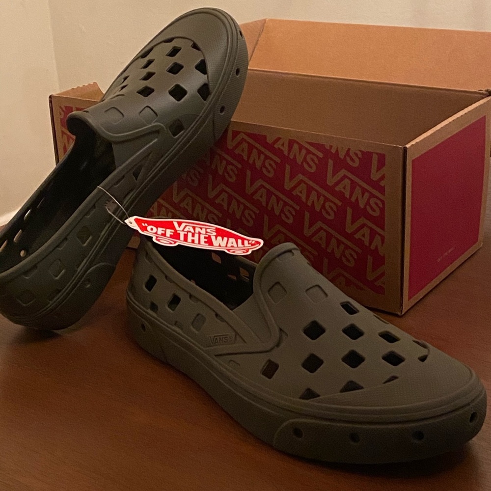 Brand New Vans Trek Slip On